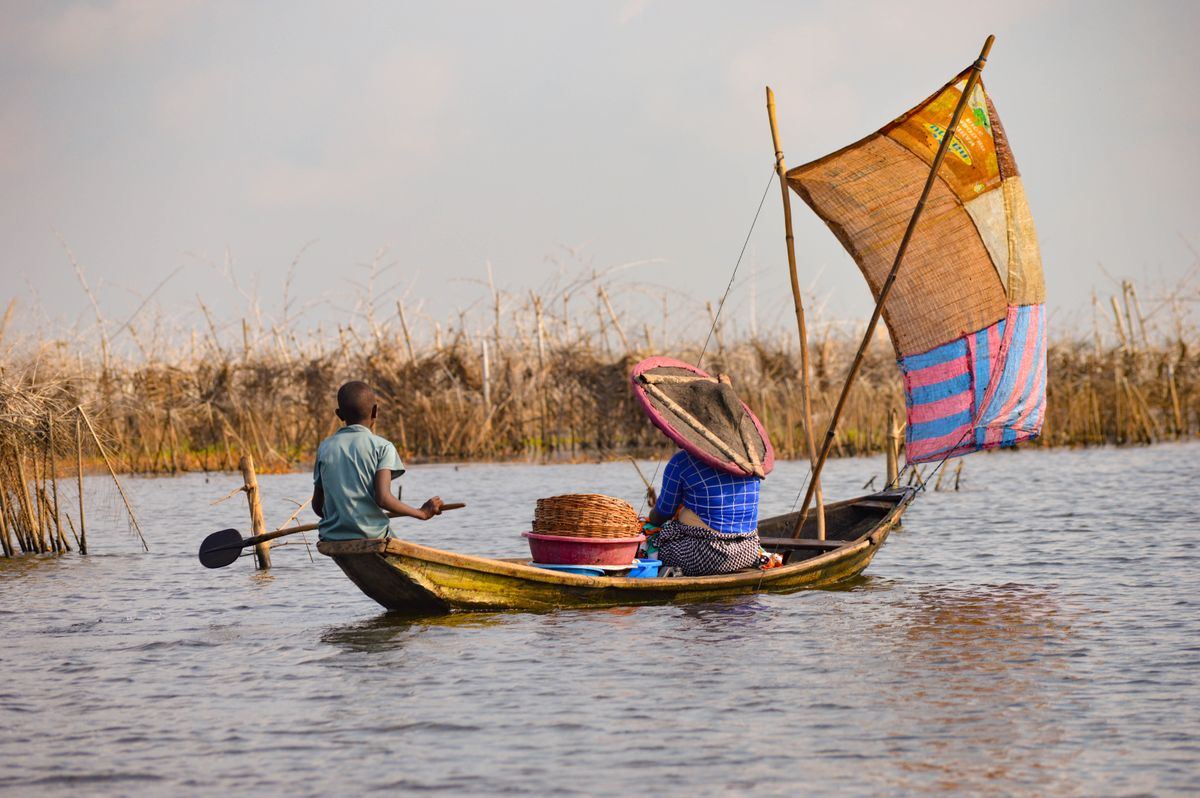 Pirogue sur le lac Nokoué, près de Ganvié