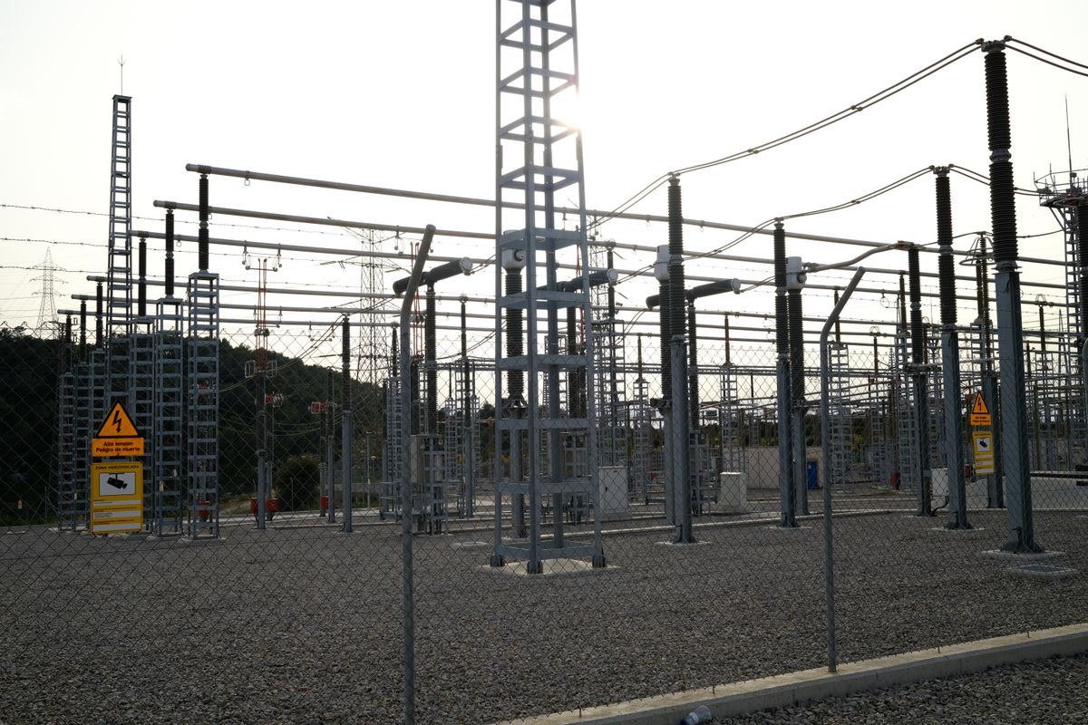 Poste électrique haute tension